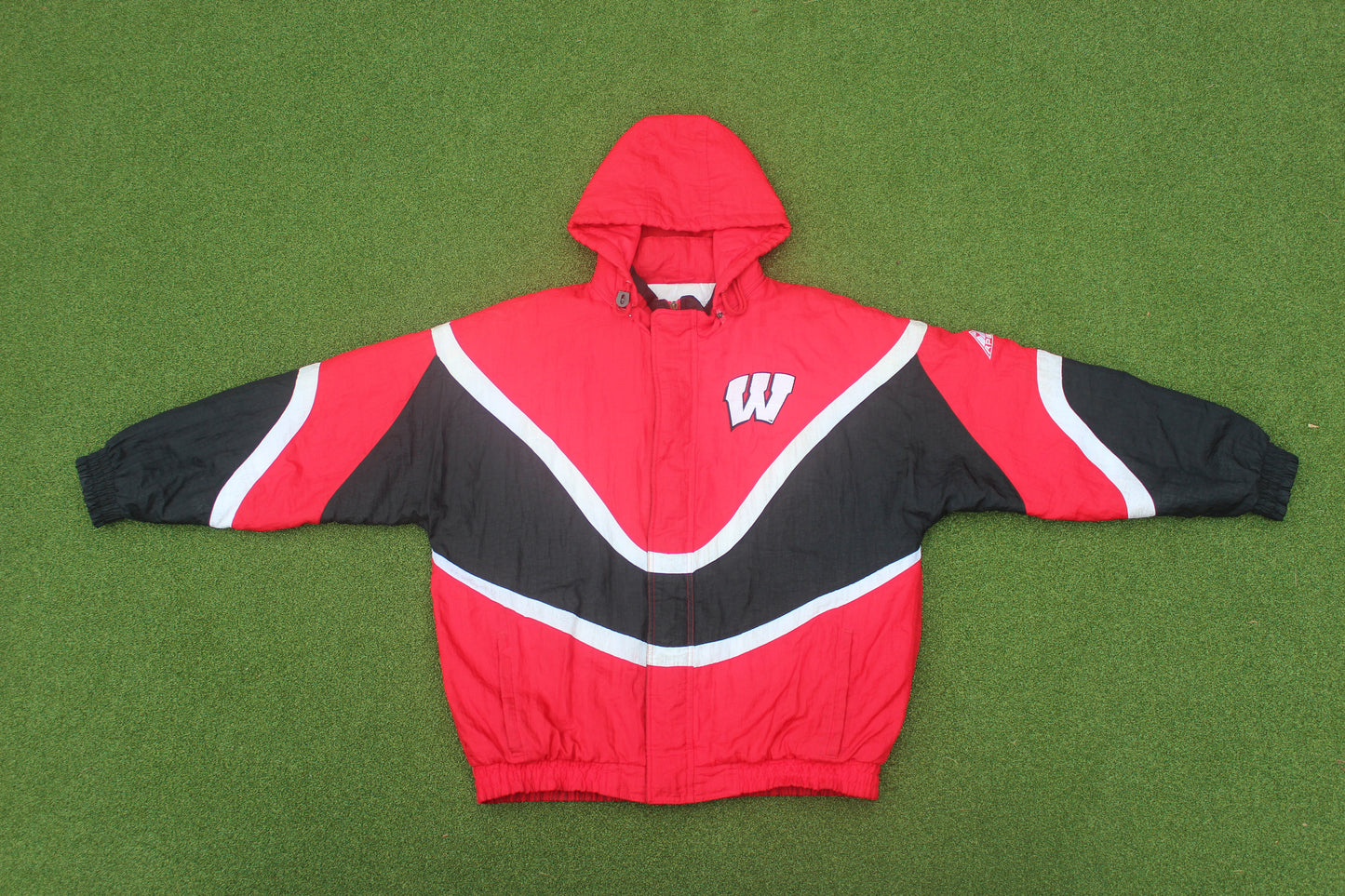 VINTAGE 90s | Wisconsin Wave Apex Jacket (Starter-Like) | Size L