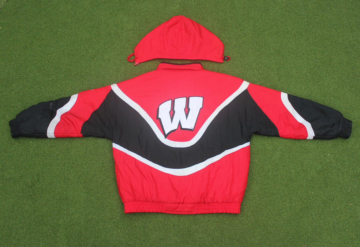 VINTAGE 90s | Wisconsin Wave Apex Jacket (Starter-Like) | Size L