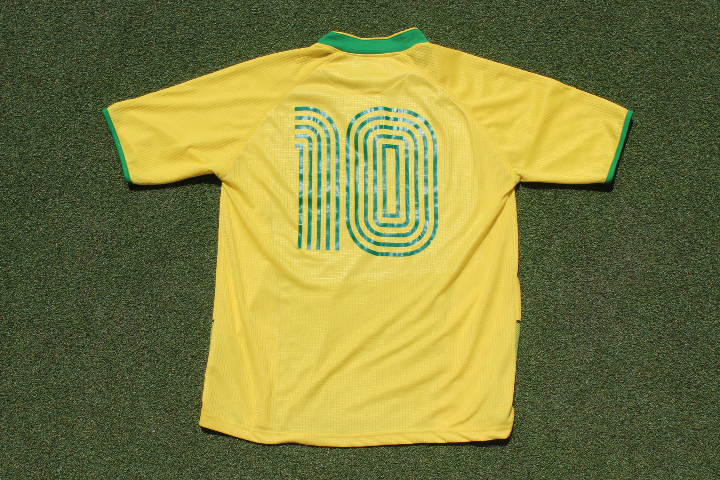 VINTAGE 00s | International Jamaica Soccer Jersey #10 | Size M