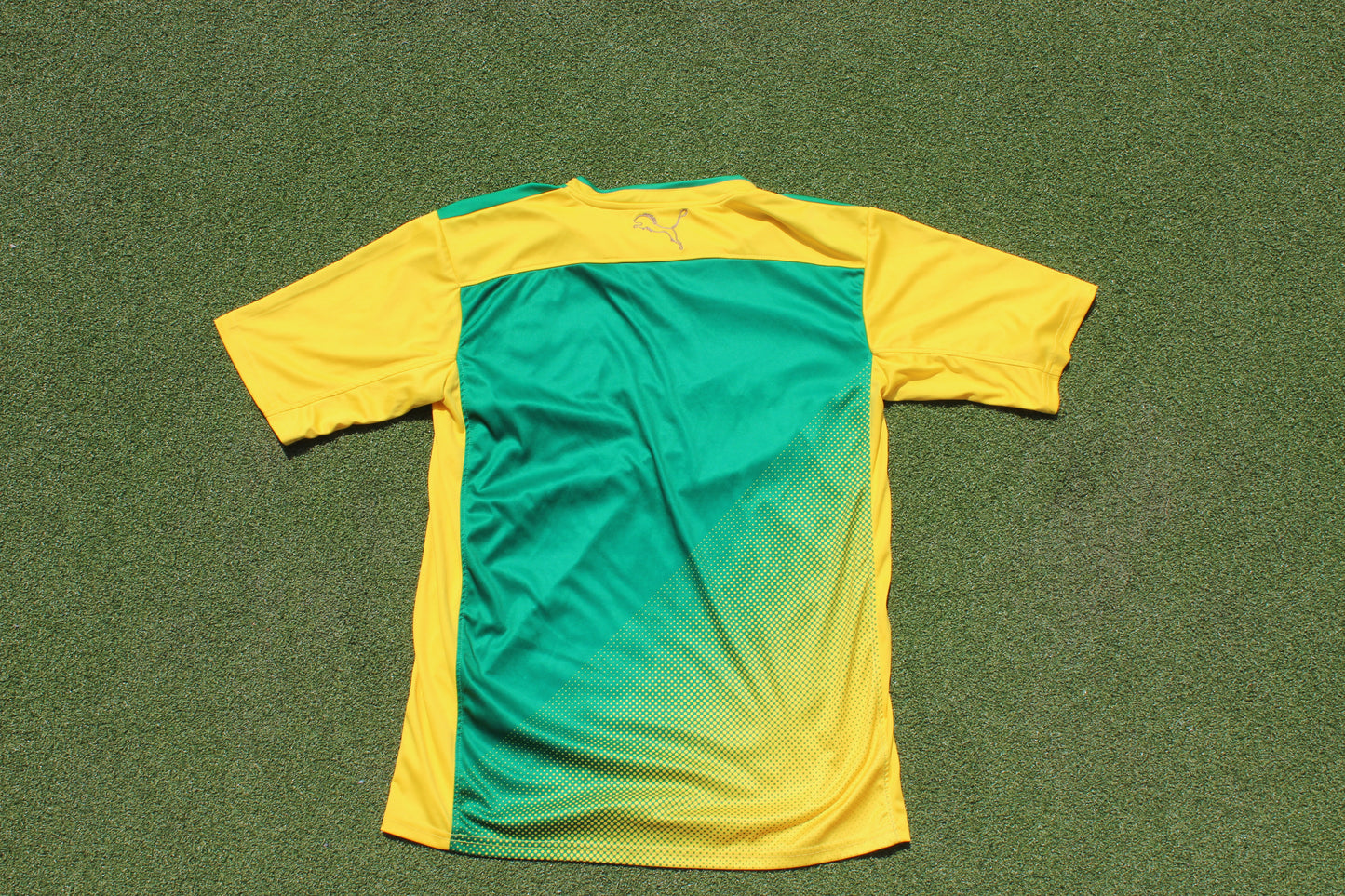 VINTAGE 00s | International Jamaica Soccer Jersey | Size M