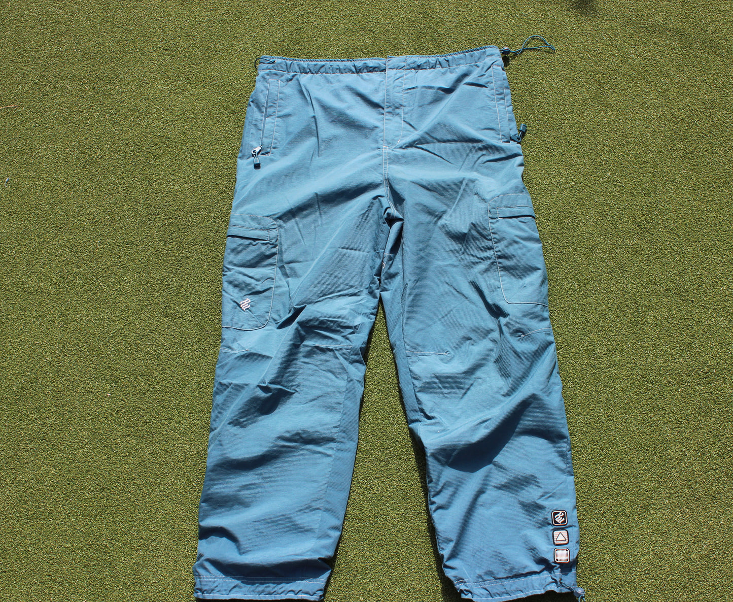 VINTAGE 00s | Rocawear Cargo Track Pants W/Adjustable Strings | Size Medium (Fits Like XL)