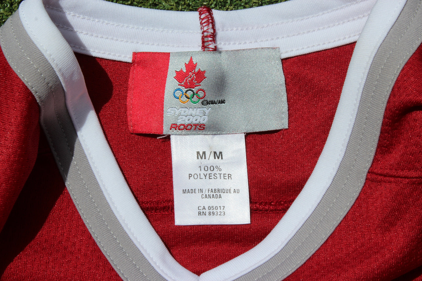 VINTAGE 00s | Team Canada 2000 Sydney Olympics Roots Hockey Jersey | Size M