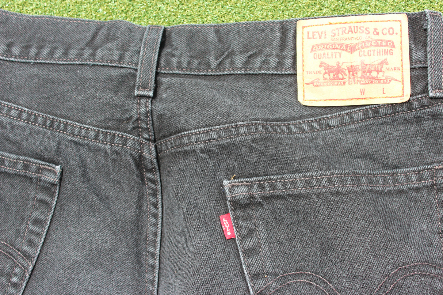 VINTAGE | Relaxed Fit Levi’s Jeans | Size 36x34