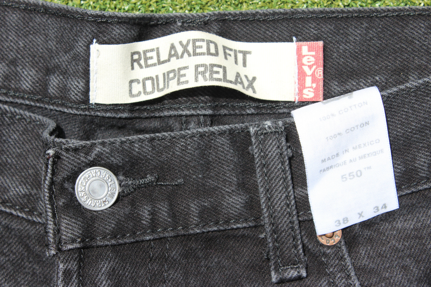 VINTAGE | Relaxed Fit Levi’s Jeans | Size 38x34