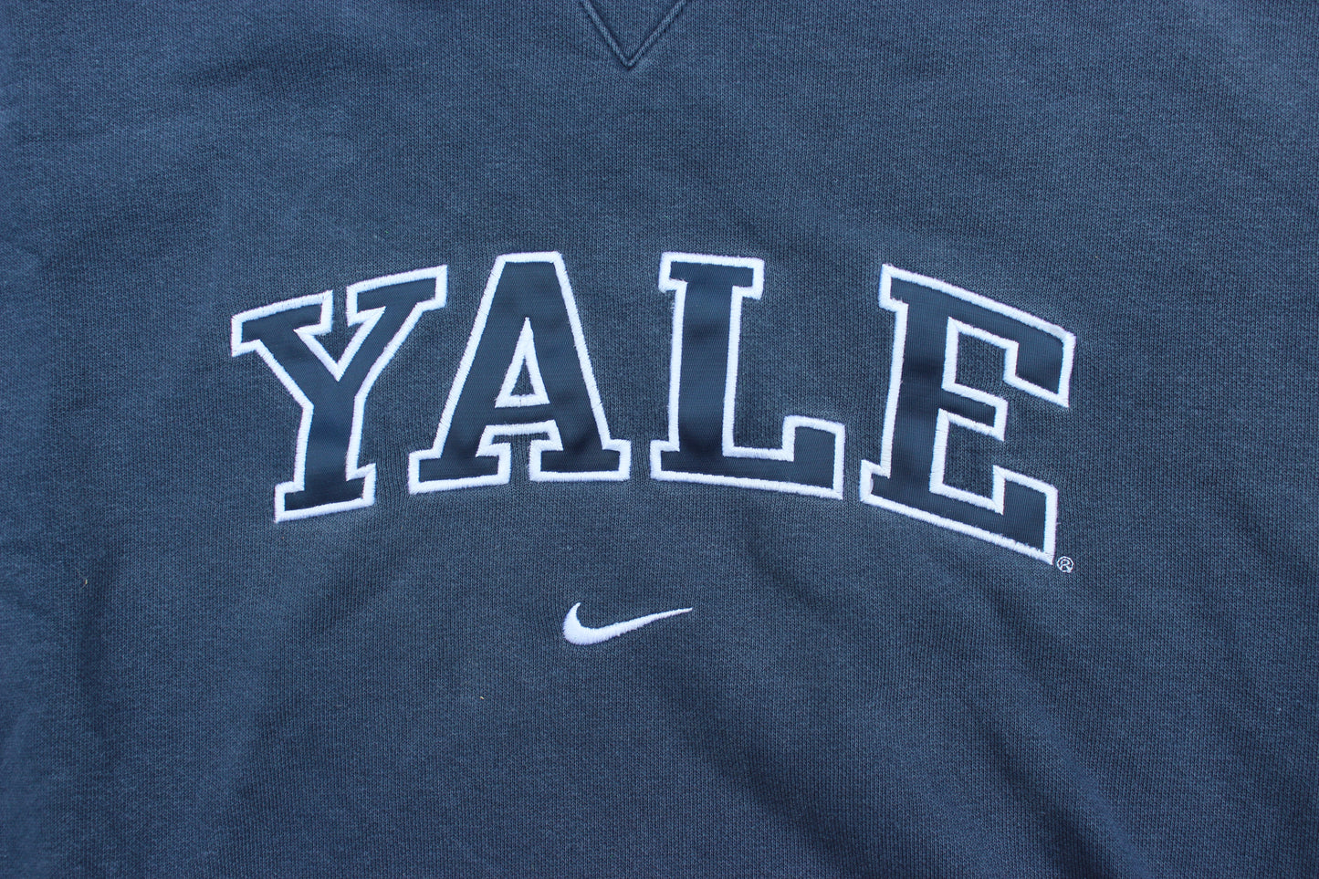 VINTAGE 00s | Yale University Nike Center Swoosh Crewneck | Size XL