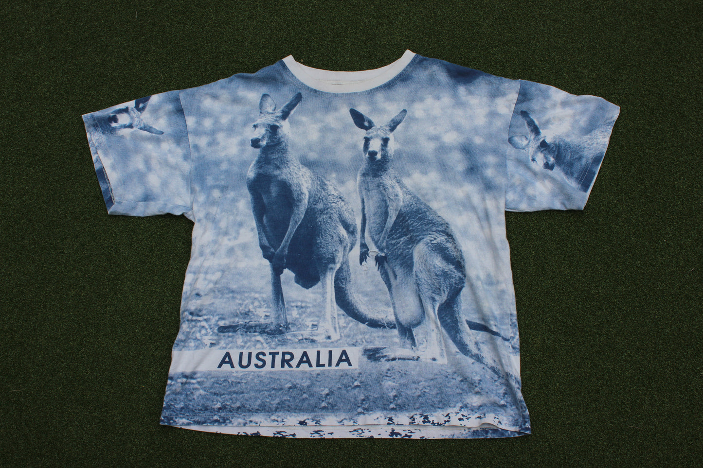 VINTAGE | Australia Kangaroo AOP T-Shirt | Size L